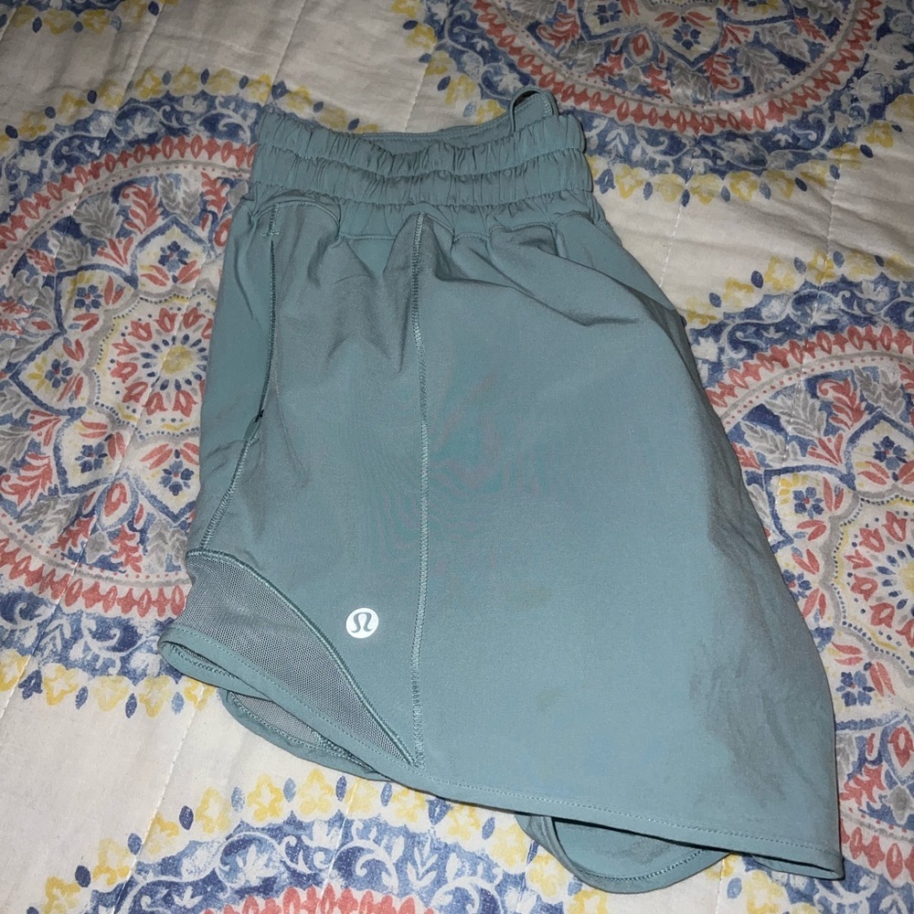 green size 6 Lululemon hotty hot shorts